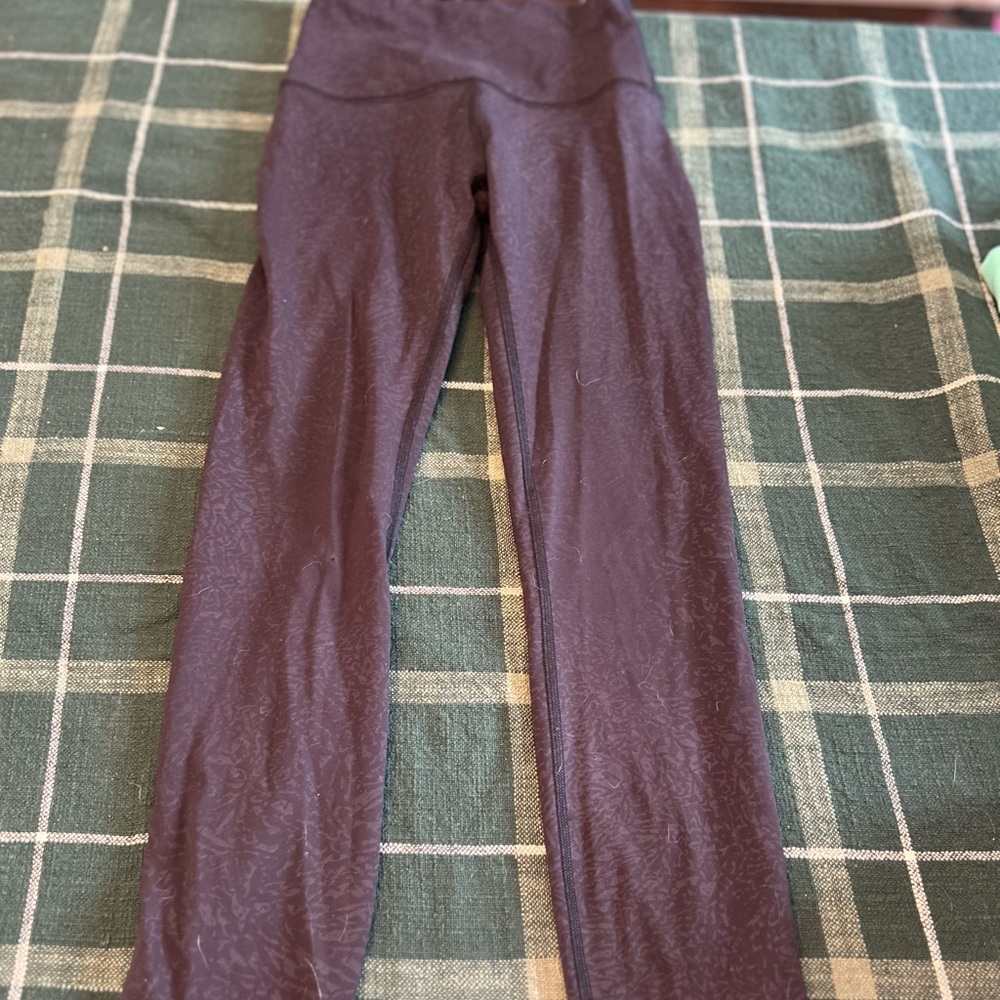 Lululemon Size 2 Black Pant With Pattern - image 2